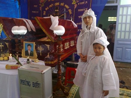 Trở về nơi dòng suối hung tợn cuốn phăng cả gia đình