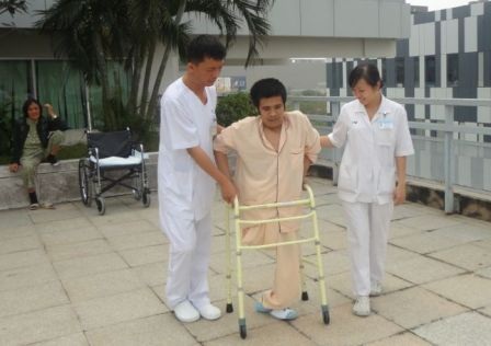 Bệnh nhân từng mang bướu 90kg rạng rỡ ngày xuất viện