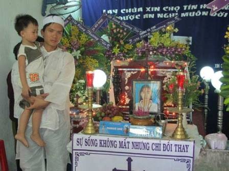 Mẹ con sản phụ tử vong do thuyên tắc ối