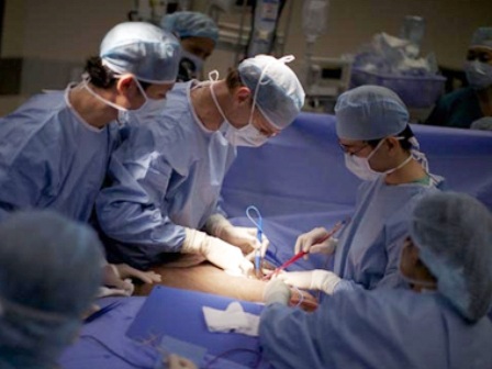 Bệnh nhân từng mang bướu 90kg rạng rỡ ngày xuất viện