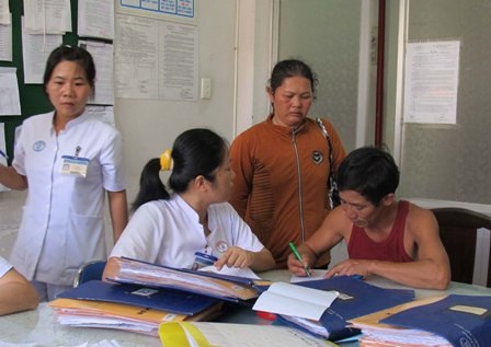 Gia đình làm thủ tục đưa bé Hiếu về lo hậu sự