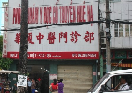 Phòng khám Huê Hạ bị đình chỉ vẫn mổ trĩ suýt gây chết người