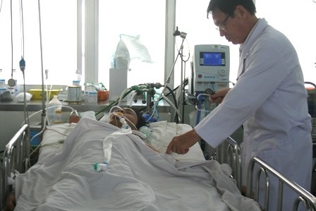 Để tránh bị ngạt trong các giếng cũ hoặc hầm sâu, cần phải thông khí trước khi xuống 