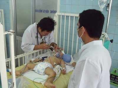 Hóc hạt đậu phộng, bé 2 tuổi tử vong - 1 Hóc dị vật là tai nạn đặc biệt nguy hiểm ở trẻ