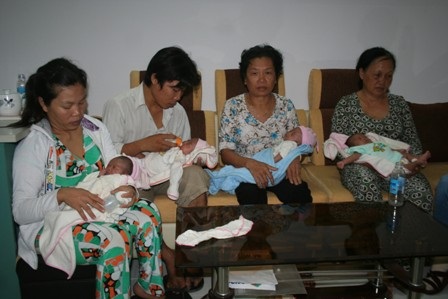 Cả 4 bé gái đều gặp phải chứng bệnh về hô hấp