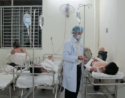 Cháy xưởng gỗ, 16 người bỏng nặng - 1 Hỏa hoạn kinh hoàng khiến ít nhất 20 người phải nhập viện