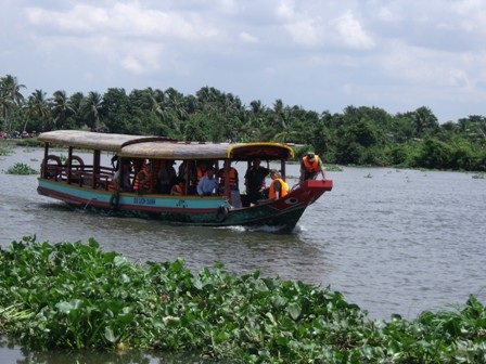 Nước sinh hoạt, nước thải công nghiệp đang gây ô nhiễm sông Sài Gòn