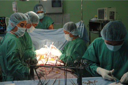 Cứu sống nạn nhân bị bạn nhậu đâm thấu tim - 1 Bệnh nhân may mắn được cứu sống sau ca phẫu thuật cấp cứu