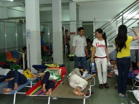 Bữa ăn rẻ mạt đang đầu độc người lao động