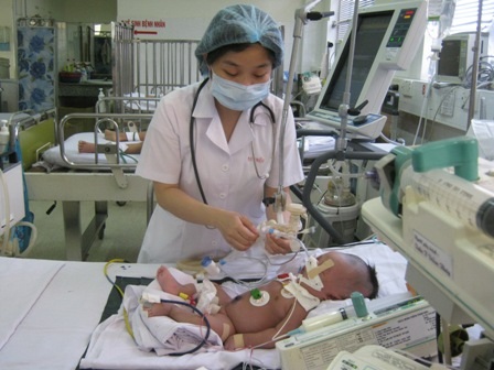 Sự thiếu hiểu biết của người lớn khiến cháu bé đối mặt với hiểm nguy