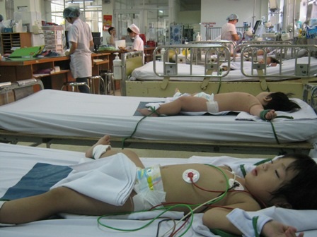 Số ca bệnh TCM nặng tăng nhanh tại bệnh viện bệnh Nhiệt Đới