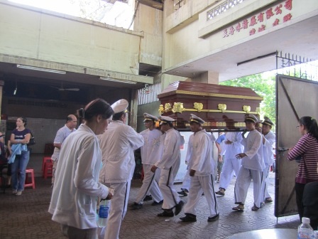 Thi thể những người xấu số được đưa về quàn tại chùa Vĩnh Nghiêm