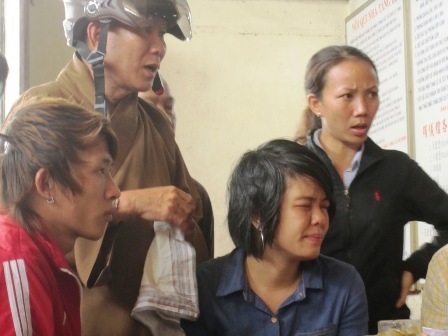 Chị Mỵ đau đớn trước sự ra đi đột ngột của mẹ và chị gái