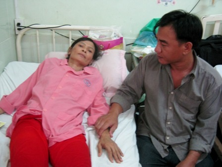 Anh em trong gia đình chị đều nghèo chỉ có thể góp công góp sức chăm sóc