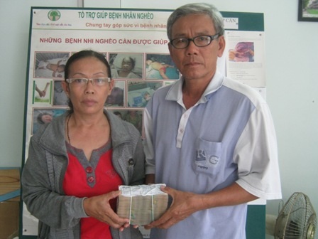 Ông bà nội Thiên Bảo nghẹn ngào nhận sự giúp đỡ cho cháu