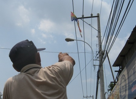 Hiện trường cậu bé cứu diều bị điện giật chết