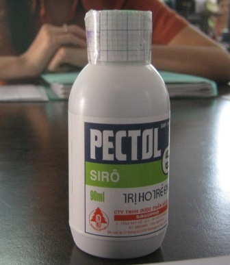 Cô Thanh Thúy tranh cãi với phụ huynh bé C.L. (ảnh chụp từ clip)