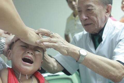 GS Nguyễn Tài Thu lo ngại về nguy cơ thất truyền của nghề châm cứu