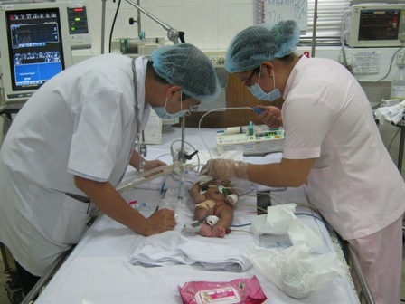 Uốn ván sơ sinh là hệ quả từ việc người mẹ không được chích ngừa