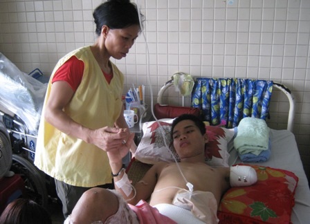 Tùng đang phải vật lộn với những trận sốt cao chưa rỗ nguyên nhân