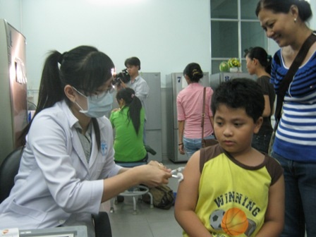 Giám sát quy trình tiêm chủng để hạn chế rủi ro cho người dân