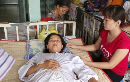 Nếu không theo được phác đồ điều trị, sự sống của bà Xuyến chỉ còn rất ngắn