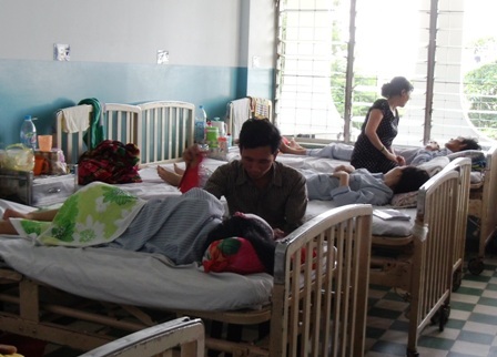 Bệnh nhân sốt rét điều trị tại bệnh viện Bệnh Nhiệt Đới