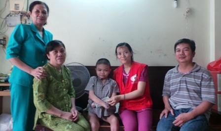 Món quà từ bạn đọc nhen nhóm hy vọng cho chàng trai tật nguyền