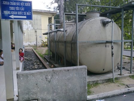 Các cơ sở y tế cần được trang bị hệ thống xử lý nước thải và rác thải