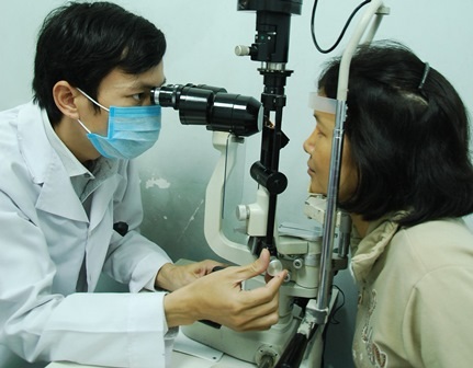 Khám miễn phí, hỗ trợ điều trị bệnh võng mạc tiểu đường - 1 Chương trình khám và hỗ trợ điều trị diễn ra tại bệnh viện 30-4