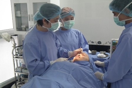 40% cơ sở phẫu thuật thẩm mỹ bị phát hiện sai phạm - 1 Hệ quả từ việc làm đẹp tiềm ẩn nhiều rủi ro (ảnh minh họa internet)