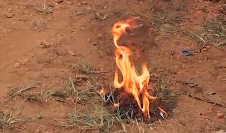 Nước từ giếng múc lên bốc cháy khi gặp lửa