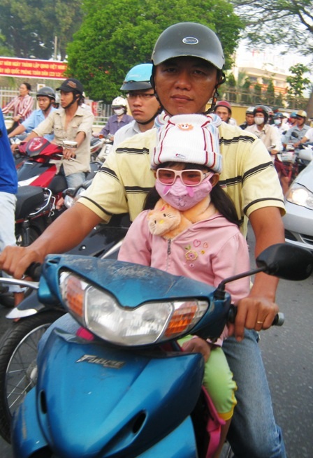 Vào sáng sớm những ngày trời trở gió, người dân Sài Gòn có dịp khoe áo rét