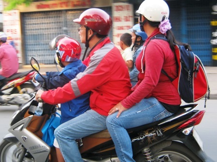 Vào sáng sớm những ngày trời trở gió, người dân Sài Gòn có dịp khoe áo rét