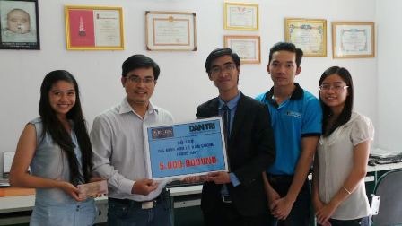 Nhóm sinh viên giúp hoàn cảnh “Đồng đội ơi, cứu với” 5 triệu đồng - 2 Dân trí sẽ nhanh chóng chuyển sự giúp đỡ này đến tận tay gia đình bác Hóa