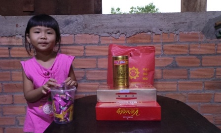 Bé Kim Ngân đang dần khôn lớn nhờ sự đùm bọc của cộng đồng