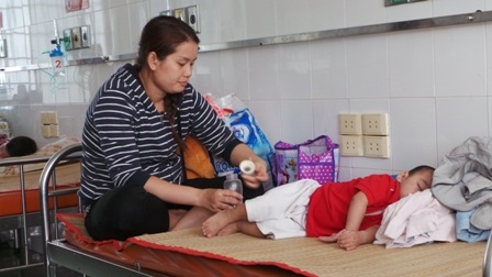 Bé M.Q. nhiễm bệnh vì không được phụ huynh đưa đi chích ngừa