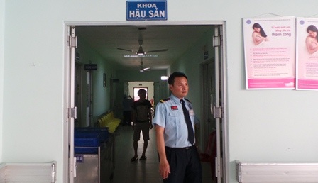 Sau cú sốc lớn, mẹ con sản phụ bị trục xuất trong sự may mắn vẹn toàn của bệnh viện