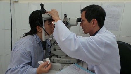 Cô Trang bị bỏng nặng hai mắt vì sự thủ ác của đồng nghiệp