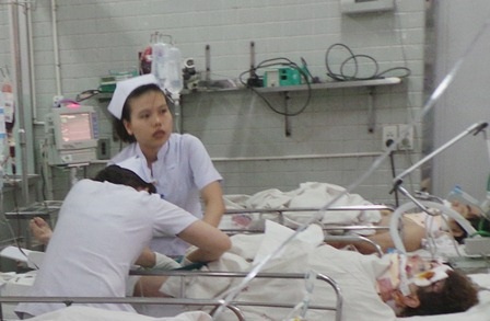 Hai nạn nhân chưa xác định danh tính đang trong tình trạng nguy kịch