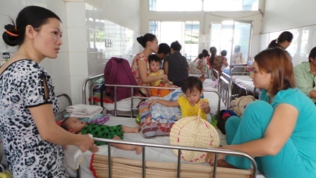 Ngành Y tế thành phố đang nỗ lực kéo giảm tình trạng bệnh nhân nằm ghép