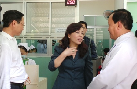 Bộ Trưởng Kim Tiến yêu cầu các bệnh viện tăng cường các biện pháp điều trị