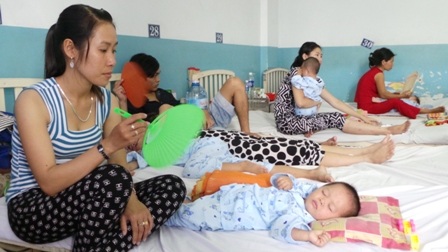 Bệnh nhân mắc sởi điều trị tại bệnh viện Bệnh Nhiệt Đới