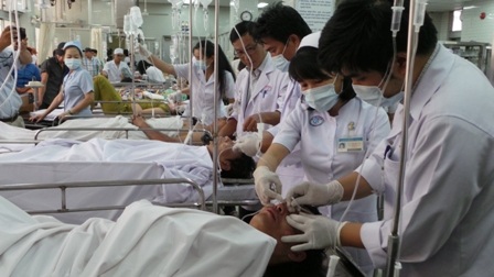 Các nạn nhân đang được cấp cứu tại bệnh viện Chợ Rẫy