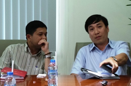 Ông Ngọc Nga (bên phải) cho rằng nguyên nhân chính của tai nạn là do người lao động