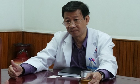 Ông Tân thừa nhận cháu bé ngạt tím khi được đưa ra khỏi bụng mẹ