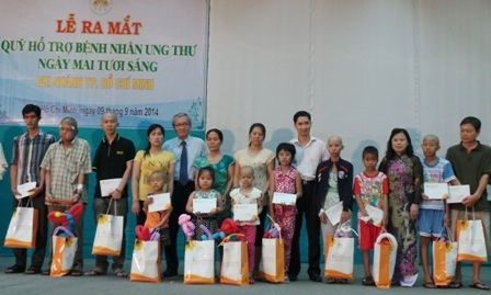 15 bệnh nhân có hoàn cảnh khó khăn đầu tiên được quỹ hỗ trợ