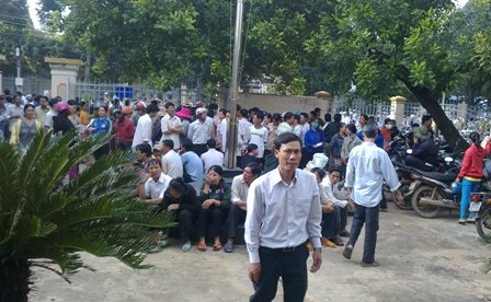 Đứng trước nguy cơ mất đất, người dân ăn ngủ không yên.