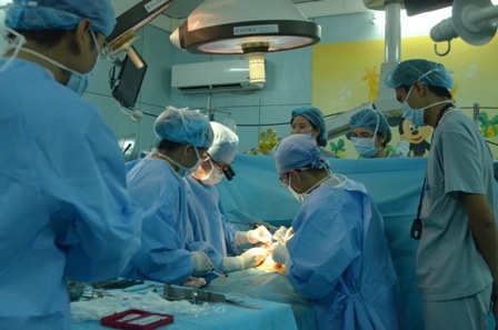 Cuộc cắt ghép gan cho hai mẹ con đã diễn ra trong hơn 15 giờ