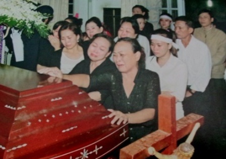 Vụ sản phụ tử vong: Thành viên trong Hội đồng chuyên môn là chồng bác sĩ phẫu thuật - 1 Sản phụ Hạnh ra đi để lại 3 đứa con thơ dại